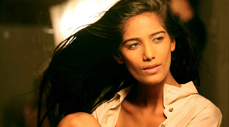 Sometimes I just want to put my head in my moms lap: Poonam Pandey