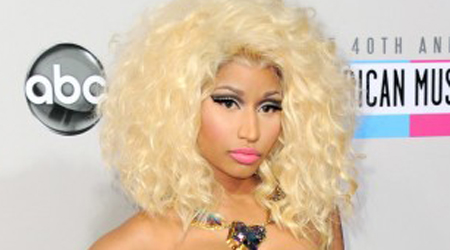 Nicki Minaj posts topless pictures online