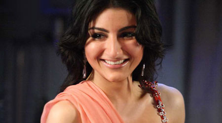 Soha felicitates young designers at WIFW