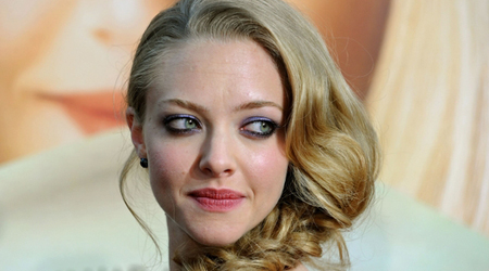 When Amanda Seyfried carried a knife on plane | nowrunning