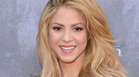 Whats in Shakiras bag?