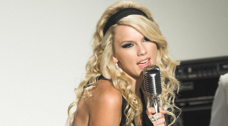 Swift surprises fan, attends her bridal shower