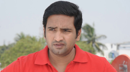 Mom nervous about Vallavanuku Pulluma: Santhanam