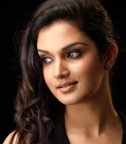 Honey Rose wishes to do simple roles