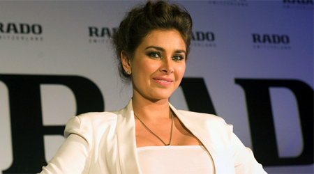 Lisa Ray to meet the pope (Movie Snippets)