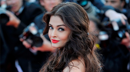 Aishwaryas Cannes look leaves hubbys eyes wide open