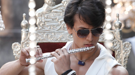 Tiger Shroff wows students with his Heropanti