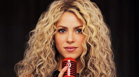 Shakira launches La la la video