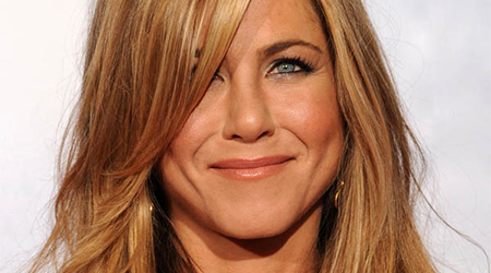 Aniston back to being blonde