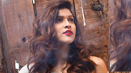 Barbie Handa to shake a leg in Neeyallam Nalla Varuvada