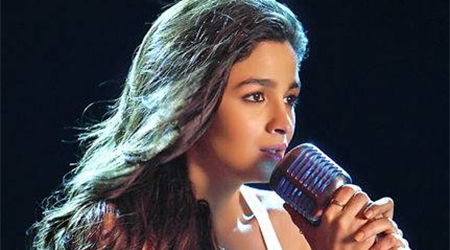 Alia to sing Samjhawan Unplugged live (Movie Snippets)
