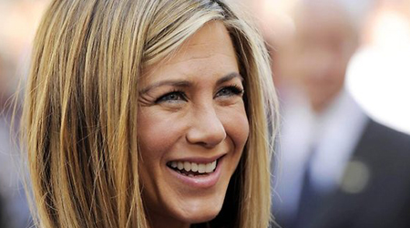 Anistons new fragrance inspired by ocean