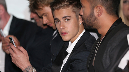 Biebers friend threatens to shoot his fans