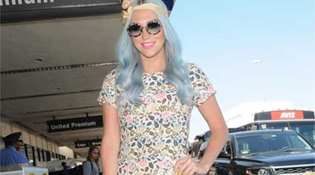 Kesha uses colour wheel to choose hair dye