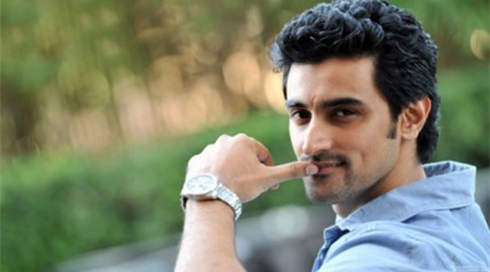 Kunal Kapoor returns injured from Thailand