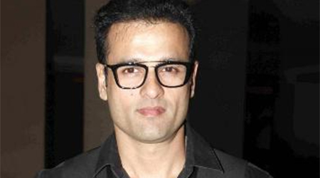 Dont give mobile phones to kids: urges Rohit Roy