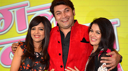 Tu Mere Agal... cast spreads cheers