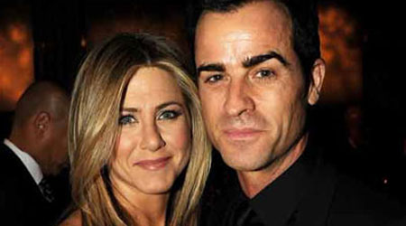 Aniston, Theroux want wedding by the ocean