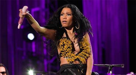 Nicki Minaj delays Anaconda release