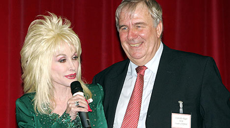 Dolly Parton has advise for divorcing couples