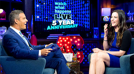 Liv Tyler distracted by Therouxs body