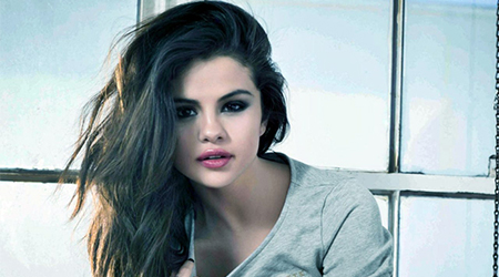 Selena Gomez slams fan for bullying
