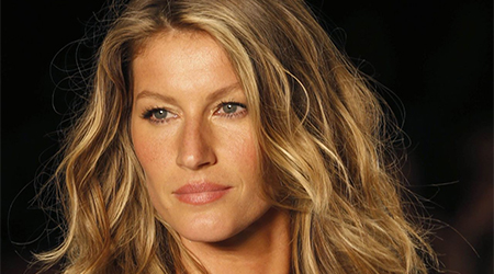 Now, Gisele B¼ndchen drops pants for an ad