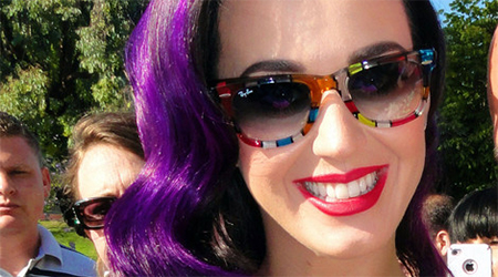 Katy Perry gets nose pierced
