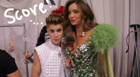 Orlando Bloom over with Justin Bieber