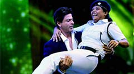 Kolkata policewomans dance with SRK draws criticism