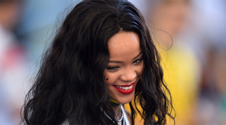 Rihanna trademarks her last name for fashion line?