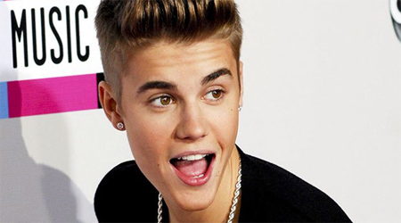 Justin Bieber pokes fun at Orlando Bloom