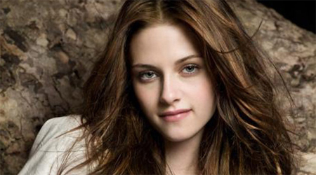 Kristen Stewart gets sensual with female co star