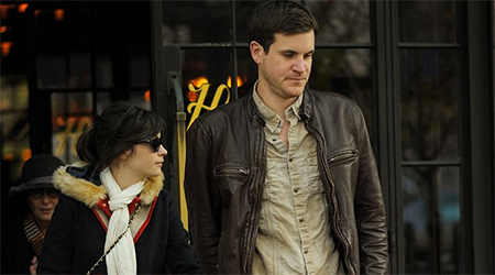 Zooey Deschanel splits from boyfriend?