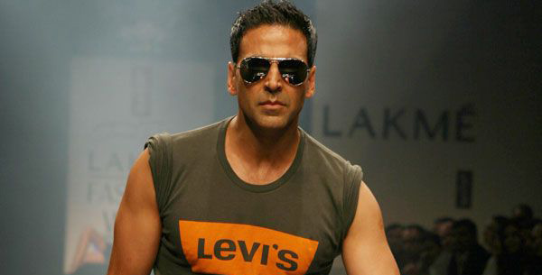 Akshay Kumar turns 47, mocks age