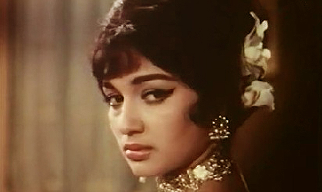 Asha Parekh being honored with Lifetime Achievement award