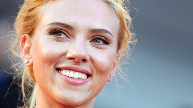 Scarlett Johansson gives birth to baby girl
