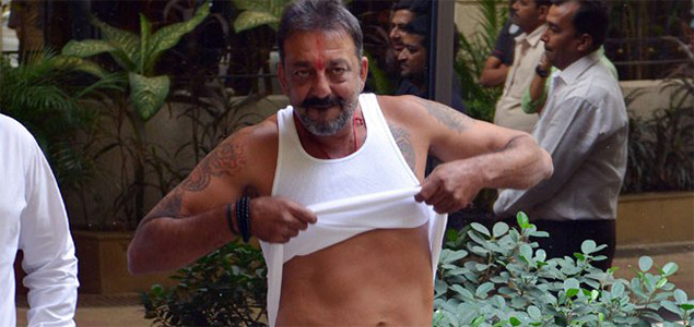 Sanjay Dutt returns to jail, only to turn back and go home again