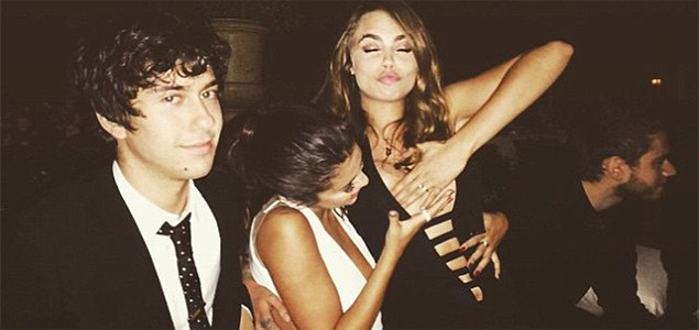 Selena Gomez to Cara Delevingnes rescue, prevents wardrobe malfunction