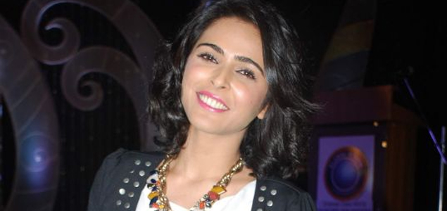 Madhurima Tuli hurts herself while performing Gatka