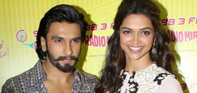 Ranveer couldnt take his eyes off Deepika