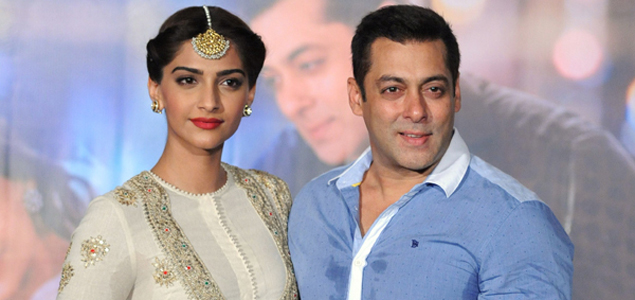 Salman, Sonam promote khadi, laud Huts To High Street concept