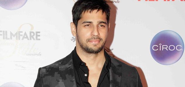 Sidharth Malhotra learns tricks for Bollywood from Oscar legend Richard Taylor