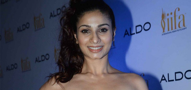 I'm single, ready to mingle: Tanishaa Mukerji