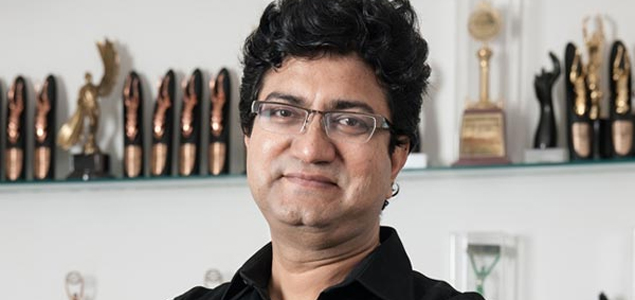 Big challenge to write on crime: Prasoon Joshi