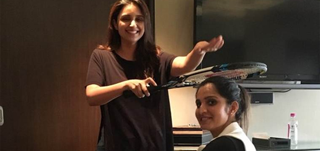 Parineeti Chopra gives ashirwad to Sania Mirza