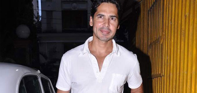 I love playing football: Dino Morea