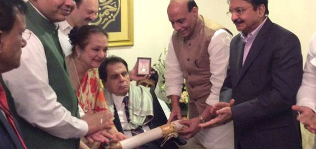 Dilip Kumar was tearful upon receiving Padma Vibhushan
