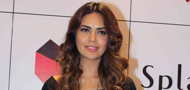 Rekha, Simi iconic fashion figures: Esha Gupta 