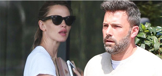 Affleck, Garner live together for children